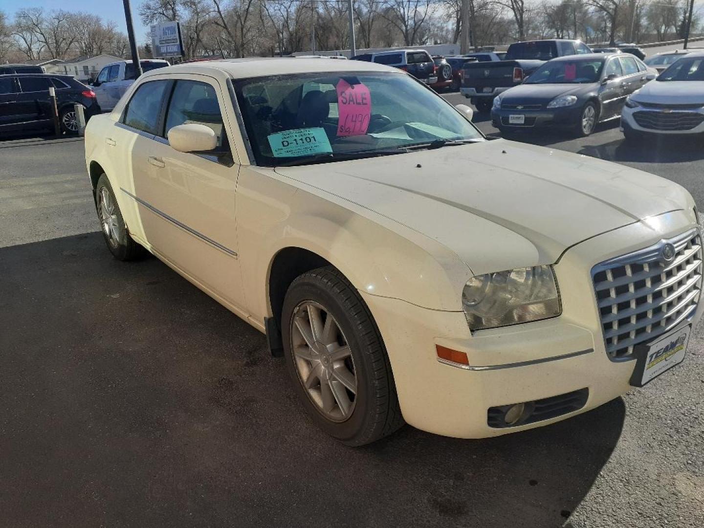 2008 Chrysler 300 (2C3LK53G68H) , located at 2015 Cambell Street, Rapid City, SD, 57701, (605) 342-8326, 44.066433, -103.191772 - Photo#3